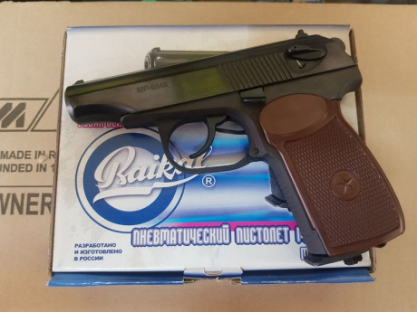 Esta pistola, la Crosman PFM16, parece atractiva por potencia y sobretodo porque, según parece, no sólo 40
