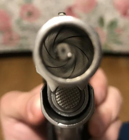 Estupenda Colt MK IV Series 80 Combat Elite 45acp, en muy buen estado. El arma está en Asturias. Dos cargadores, 52
