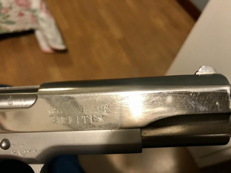 Estupenda Colt MK IV Series 80 Combat Elite 45acp, en muy buen estado. El arma está en Asturias. Dos cargadores, 61