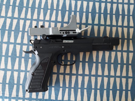A la venta tanfoglio ultra ipsc.
De serie este modelo viene con cañón híbrido de 4 bocas. Compensador 01