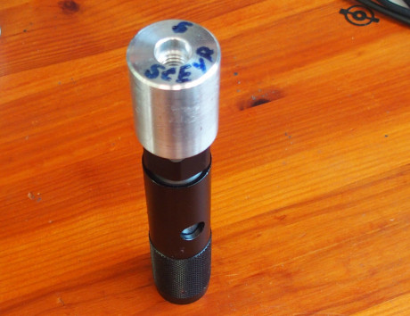 Como ya no tengo ninguna Steyr a CO2 ofrezco este adaptador alemán  para usar las pequeñas bombonas de 11