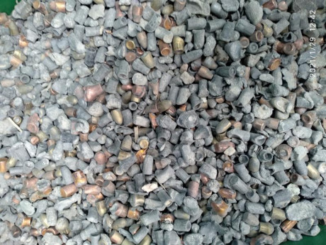 Tengo plomo procedente de espaldon de campo de tiro.
Precio 2€ kilo.
Recogida en mano.
Está en Collado 00