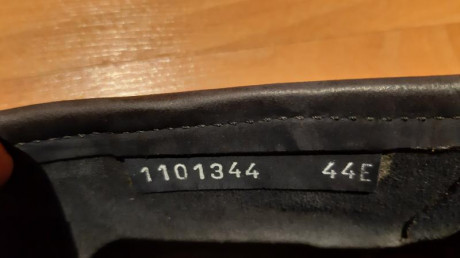 Mocasin Gucci clásico,fabricado en piel color azul, exterior piel vuelta y suela de cuero con inserción 01