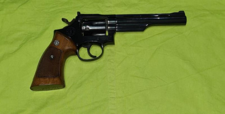 Se vende Revolver Llama Comanche 22LR de 6". 
Guiada en F con Maletín incluido y juego de cachas 00