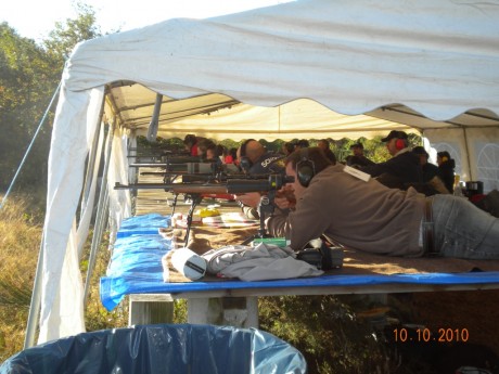 Este es el ambiente q se respiraba esta mañana en el destacamento militar de Parga.   
 Habia como unos 92