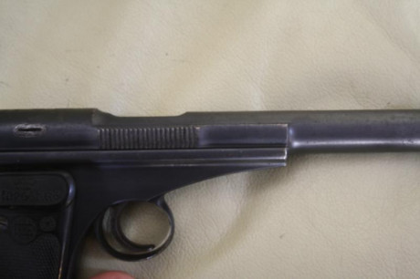 Pongo en venta Pistola Campogiro 1913-16, calibre 9 largo.

La pistola esta guiada en f y funciona perfectamente,tiene 41