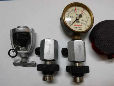 VENDO manómetro y accesorios de acoplamiento para botellas Scuba, según fotos.
Buen estado
Precio del 00