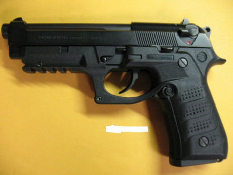 se vende recover bc2 para pistolas beretta de las series 92F color negro, completamente nuevo montaje 01