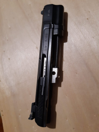 SE VENDE POR NO UTILIZAR ,TIENE EL GATILLO ALIGERADO , ALZAS REGULABLES EN ALTURA Y DERIVA,CON DOS CARGADORES 01