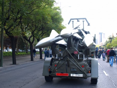 Para variar un poco la tematica de los silbidos, libertad de expresion, jaulas para publico, escasez de 60