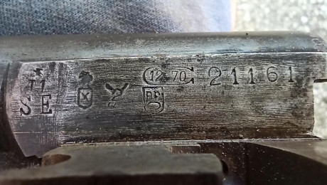 Hola, ha llegado a mis manos una paralela que quiero restaurar y no se exactamente quien es el fabricante 00