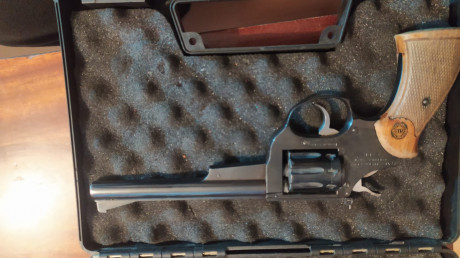 Buenas noches
Un compañero del club me ha pedido que le ponga a la venta un revolver Astra Cadix de 6" 01
