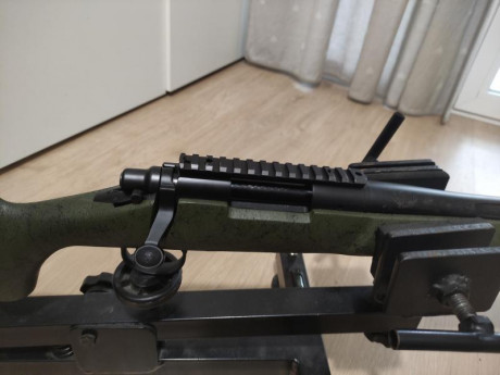 Se  este rifle Remintong XCR 700, con muy poco uso. Un rifle que se vende nuevo en 2270 euros, se vende 00