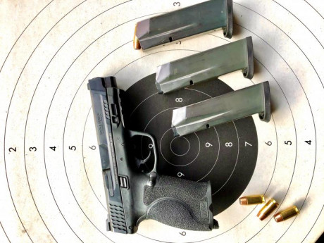 Vendo pistola S&W MP 2 en calibre 45 ACP, se incluyen 3 cargadores para 10 cartuchos y la maleta original 00