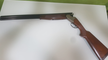 SE VENDE POR NO USAR .
ESCOPETA LAMBER SUPERPUESTA CALIBRE 12-70
CAÑONES 71 CM
EXPULSORA 
POLICHOQUES 01