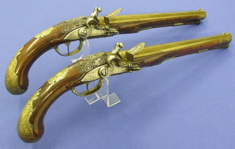 Voy a colocar unas fotos de un arma larga alemana de llave de mecha del siglo XVI. 10