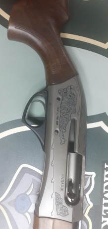 se vende escopeta FABARM  XLR5, de esposicion.  995 € 02