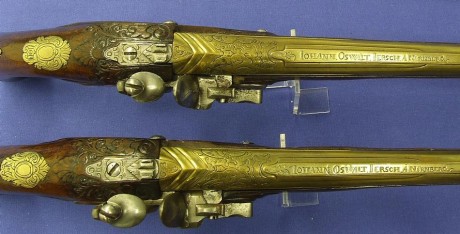 Voy a colocar unas fotos de un arma larga alemana de llave de mecha del siglo XVI. 21