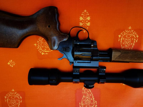 Vendo por no usar CARABINA-REVOLVER ALFA HUNTER CL.22 LR. Se vende con montura y visor .está en perfecto 00