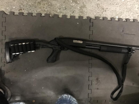 Mossberg maverick culata táctica ajustable 
Muy corta perfecta para defensa 
Muy poco uso caben  5 cartuchos 22