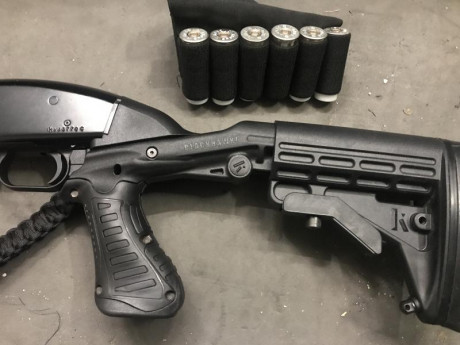 Mossberg maverick culata táctica ajustable 
Muy corta perfecta para defensa 
Muy poco uso caben  5 cartuchos 21