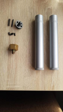 Buenas;

El kit está completo y en muy buen estado. Con 2 bombonas del año 99 y de aluminio.
Se encuentra 00
