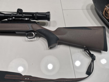 Hola
Vendo excepcional semiautomático Sauer 303 en Calibre 8x57, sintético de color arena. 
Esta en perfecto 02