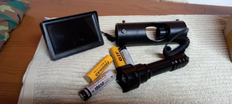 Hola vendo nocturno por no gastar,consta de pantalla,camara,linterna infrarojos t20,y pilas recargables,60€+envio 01