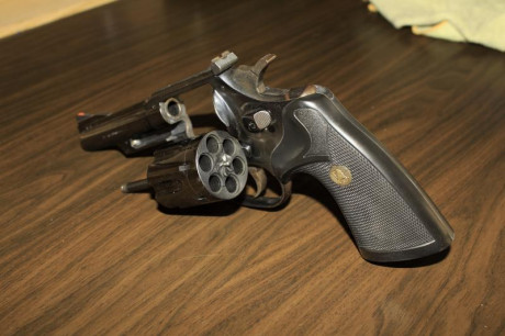 Revolver de segunda mano Astra 357 Magnum 4 ' negro con cachas de neopreno, apto para 38, muy pero que 02
