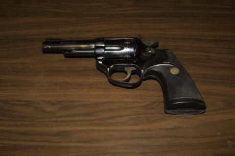 Revolver de segunda mano Astra 357 Magnum 4 ' negro con cachas de neopreno, apto para 38, muy pero que 00