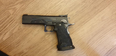 Lo dicho, estoy buscando una pistola 2011 del 9 mm Pb, la cambio por mi Sti del 40, que esta en muy buen 02