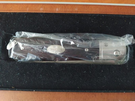 Navaja fallkniven gentlemans pocket, en su estuche original, nueva sin usar. Su precio en tienda es de 00