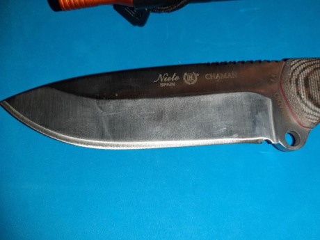 Vendo cuchillo de supervivencia marca Nieto,modelo Chaman. Diseñado por Manuel de la Torre. Con funda,silbato 01