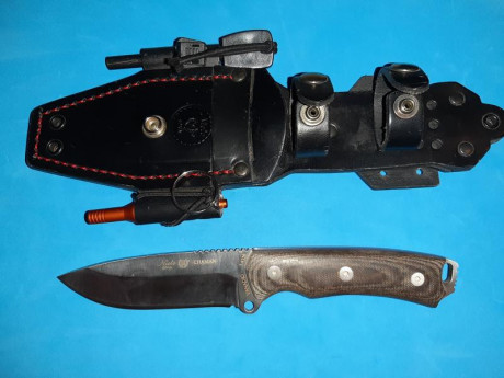 Vendo cuchillo de supervivencia marca Nieto,modelo Chaman. Diseñado por Manuel de la Torre. Con funda,silbato 00