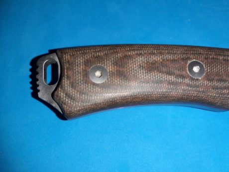 Vendo cuchillo de supervivencia marca Nieto,modelo Chaman. Diseñado por Manuel de la Torre. Con funda,silbato 12