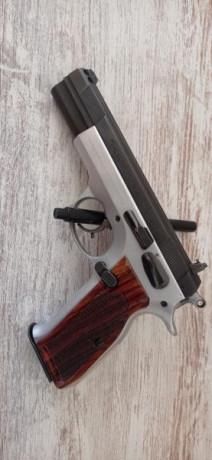 Muy a mi pesar me veo en la obligación de vender está preciosa arma.
Se trata de una Tanfoglio "The 01