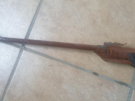 Gamo expomatic funcionando pero sin fuerza,le falta el cargador y la rueda del alza,está en mal estado
Cometa 12