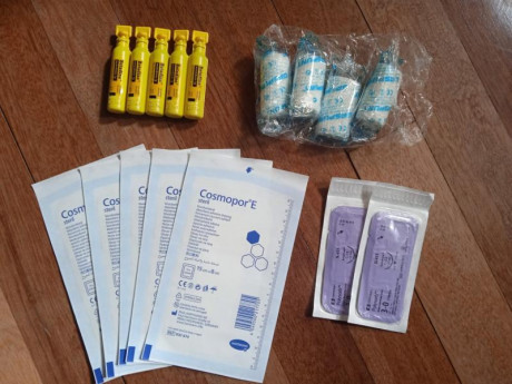 Vendo este conjunto compuesto de ;
-Torniquete Soft GEN2 en funda acoplable a sistema molle.
-Tijeras 20