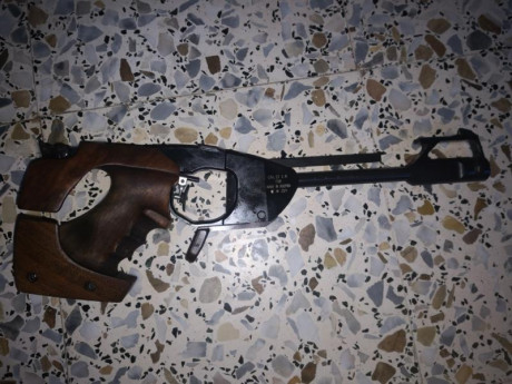 Se vende Lote de armas cortas y largas compuesto por:
-Pistola Libre Steyr FP Match con cacha Morini talla 01