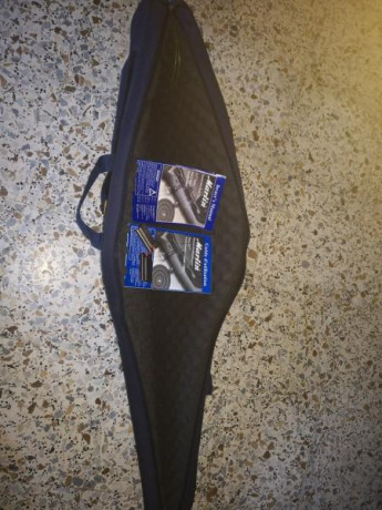 Se vende Lote de armas cortas y largas compuesto por:
-Pistola Libre Steyr FP Match con cacha Morini talla 11