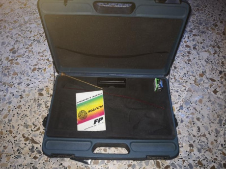 Se vende Lote de armas cortas y largas compuesto por:
-Pistola Libre Steyr FP Match con cacha Morini talla 32