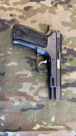 Hola pongo en venta esta pistola CZ modelo 75B de calibre 9mm Parabellum.
La pistola ha sido reacondicionada 01