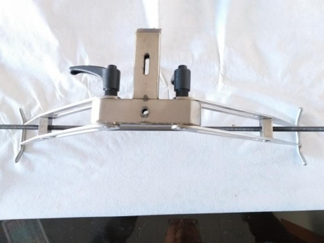 Saludos a todos .pongo en venta este bipode .muy cómodo y estable 
Es de acero .el precio es de 160 E
Contacto 00