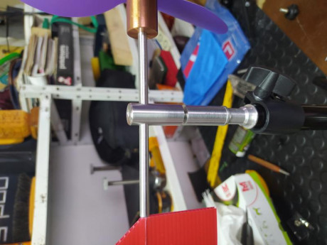 Pues es el caso que estoy mirando un bípode para la CZ del 22LR, de los que se sujetan a la anilla de 21