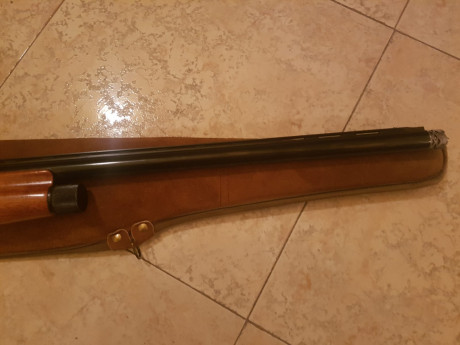 Vendo escopeta Benelli Super 90, cañon de 71 ctms.,recámara Magnum 12/76, 5 chokes originales Benelli 10