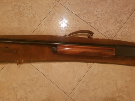 Vendo escopeta Benelli Super 90, cañon de 71 ctms.,recámara Magnum 12/76, 5 chokes originales Benelli 21