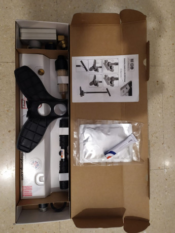 La comprado en Ibergrips hace 4 anos y la utilizado 3 veces. Cargo los cartuchos en el club y la tenido 00