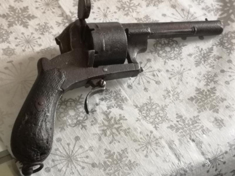 Hola a todos. Os pongo fotos de un revolver que no tengo ni idea de marca y modelo.  :sniper 02