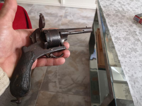 Hola a todos. Os pongo fotos de un revolver que no tengo ni idea de marca y modelo.  :sniper 01