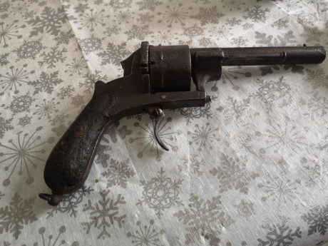 Hola a todos. Os pongo fotos de un revolver que no tengo ni idea de marca y modelo.  :sniper 00